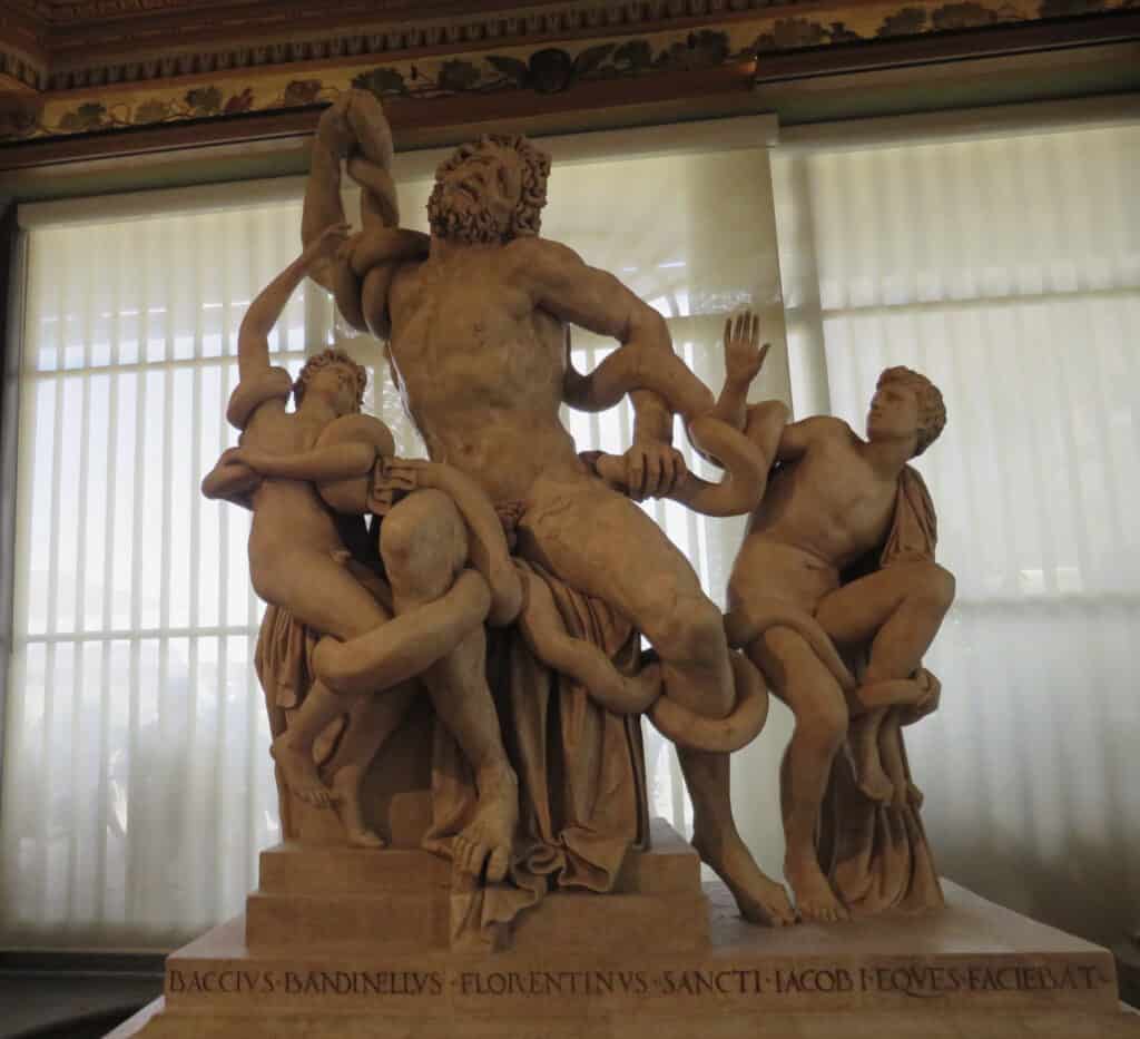 laccoon and his sons sculpture of man with two boys in Florence Italy