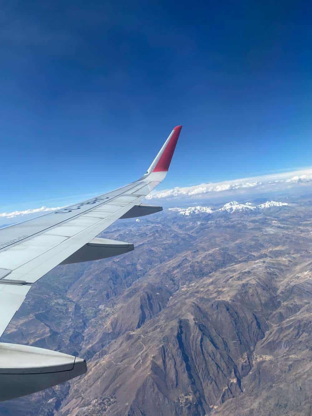 Airplane wing